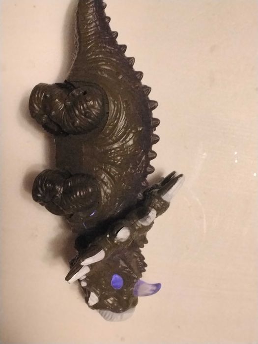 Ходеща играчка динозавър