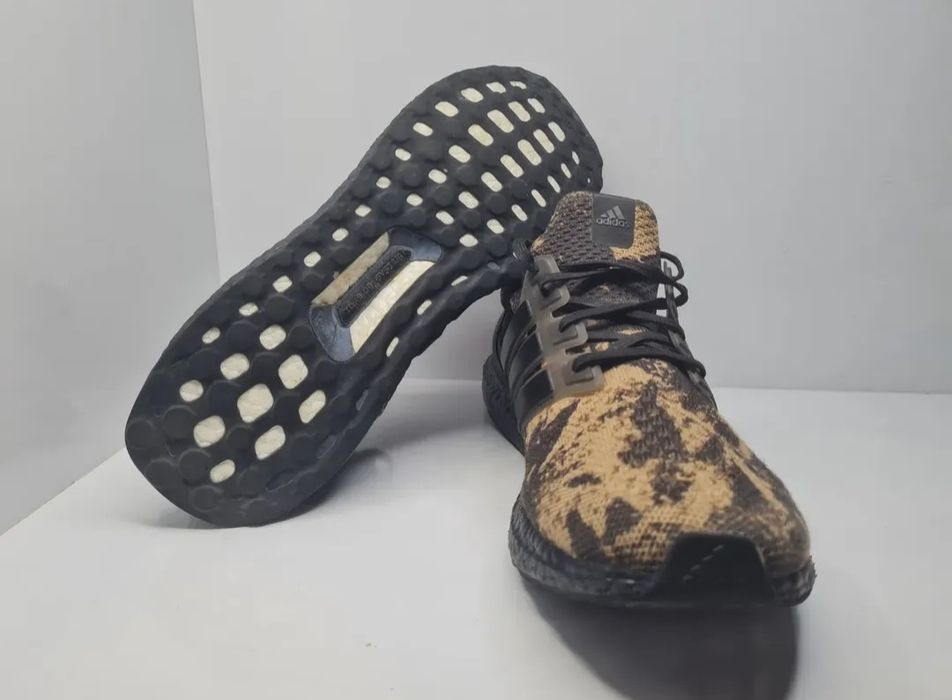 Маратонки Adidas UltraBoost Camo

Носени ,но в отлично състояние. 

Размер 45 1/3 стелка 29 см.

Цена 50 евро.