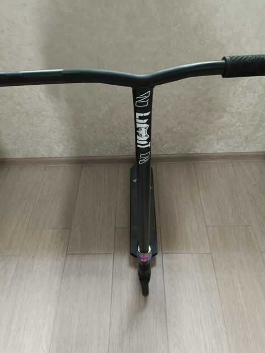 Трюковой самокат Limit