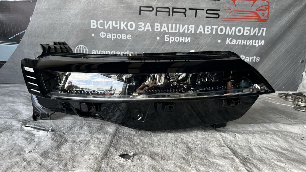 Десен фар Renault Megane 5 E-Tech