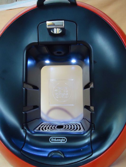 Кафемашина с гаранция 1 година Automat NESCAFÉ® система Dolce Gusto Delonghi Circolo.Red