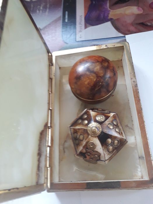 Casete din piatra semi