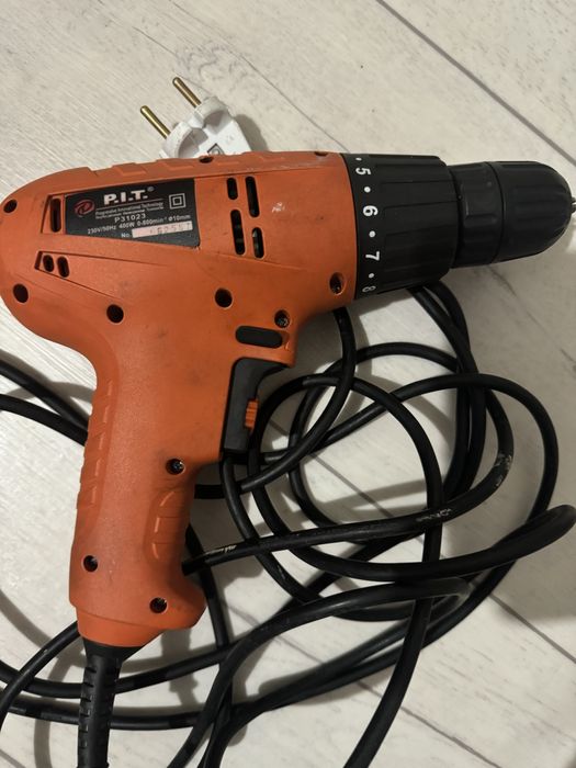 Шуруповерт продаю