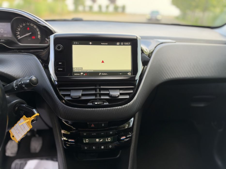 Peugeot 208 2020 1.5 BlueHDI / 102CP / NAVI / LED / RATE / GARANTIE