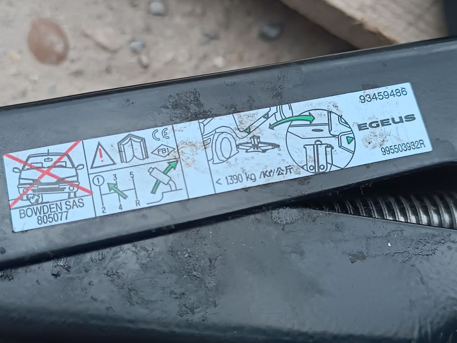 Оригинален крик Renault Trafic/Opel Vivaro след 2019г