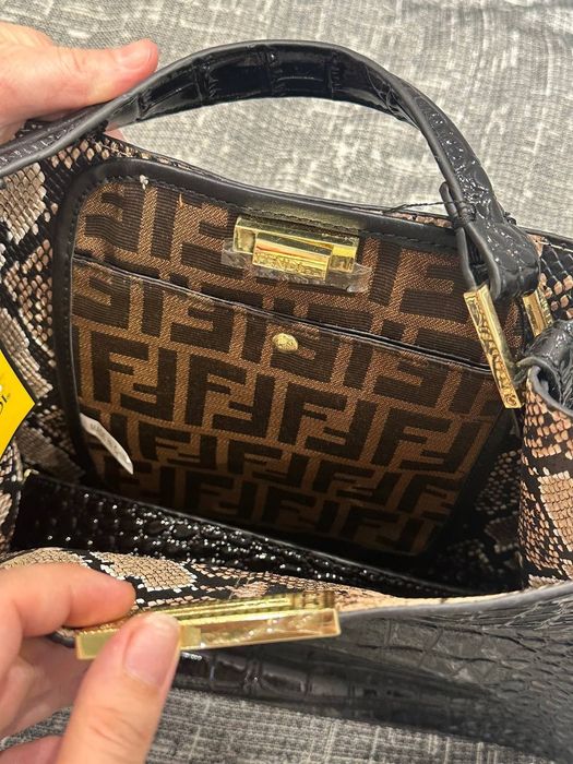 Fendi Сумка продается