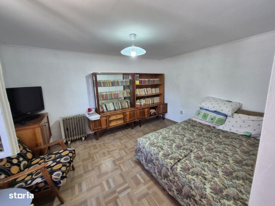 Casa 3 camere + , singur in curte