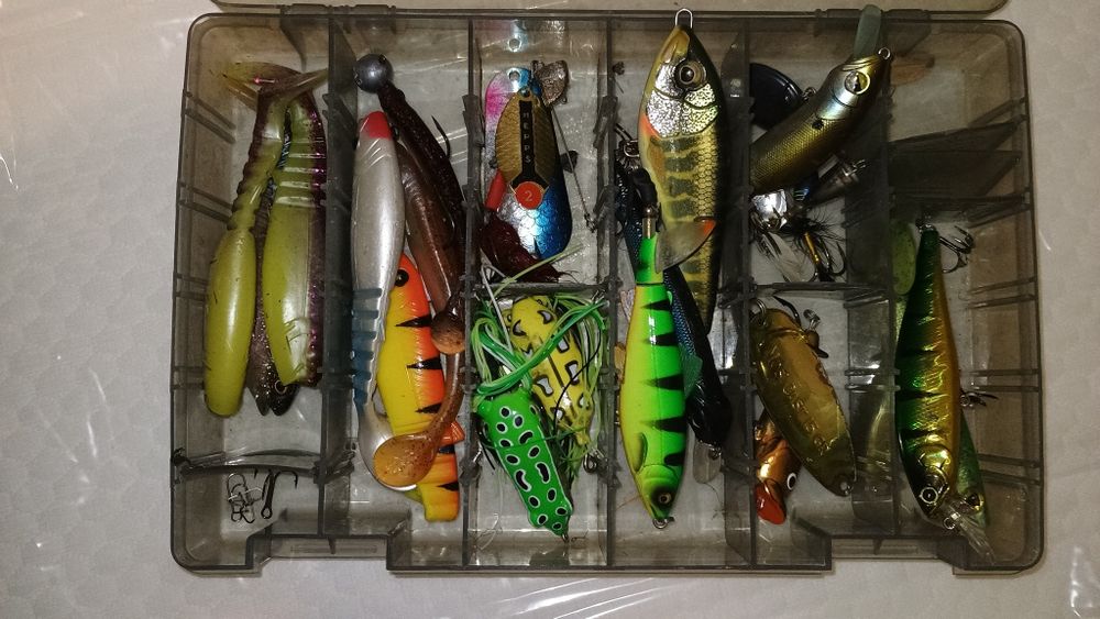 Риболовен комплект  с примамки може и по отделно.