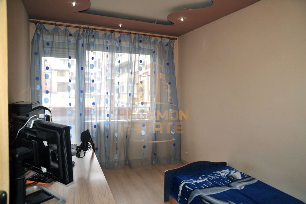 Продава се Четиристаен апартамент в Варна, Колхозен пазар - 93 кв.м за 1936 €/кв.м - Снимка #3