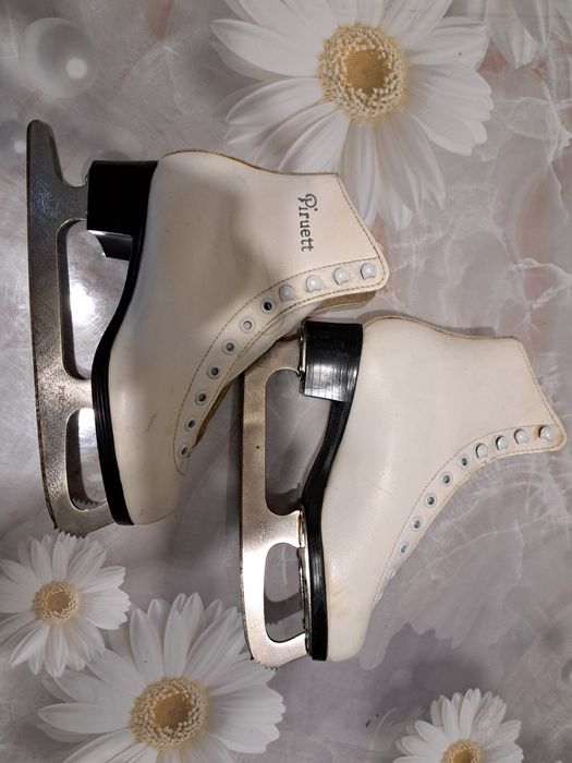 Продам коньки женские  фигурные