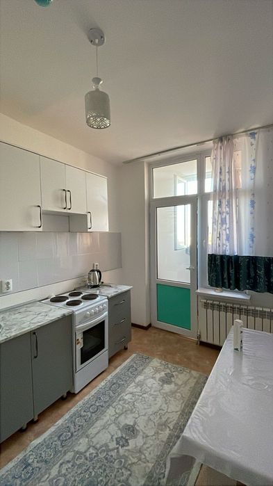 По часам Жана Кала, рядом с акиматом