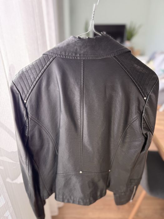 Подарявам дамско кожено яке