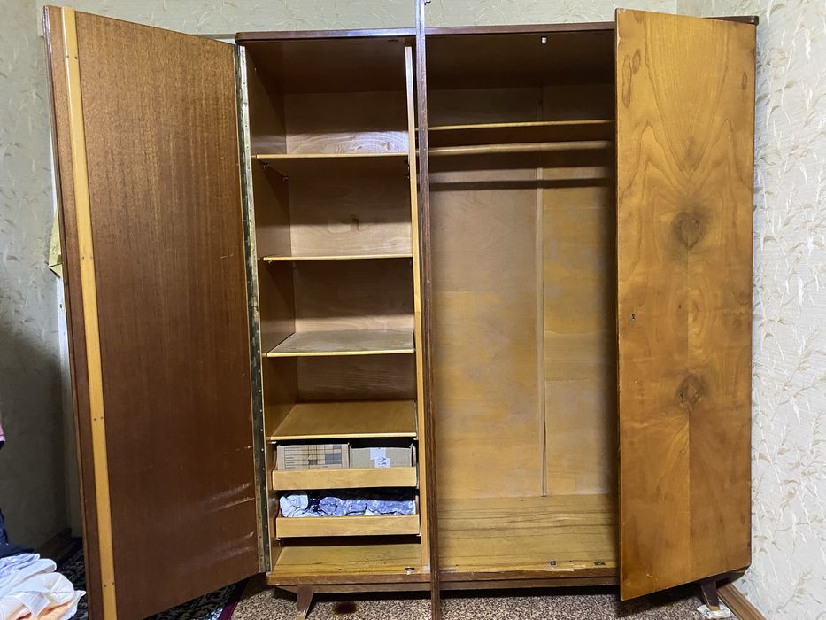 Продается советский шкаф