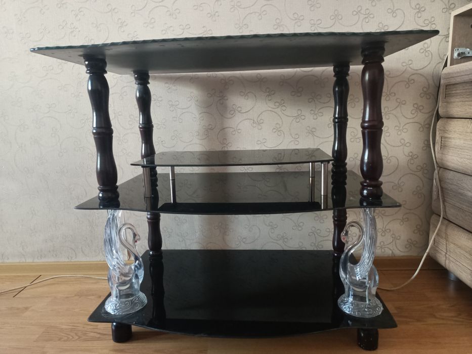 Стол для телевизора