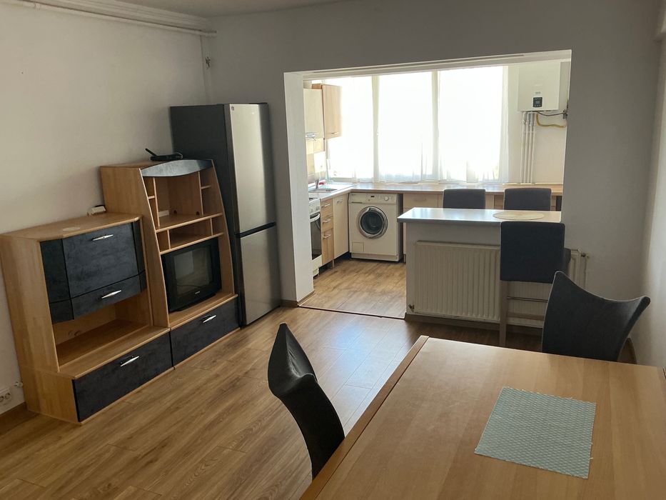 Inchiriez apartament cu 3 camere, decomandat mobilat si utilat, pe Traian, privat