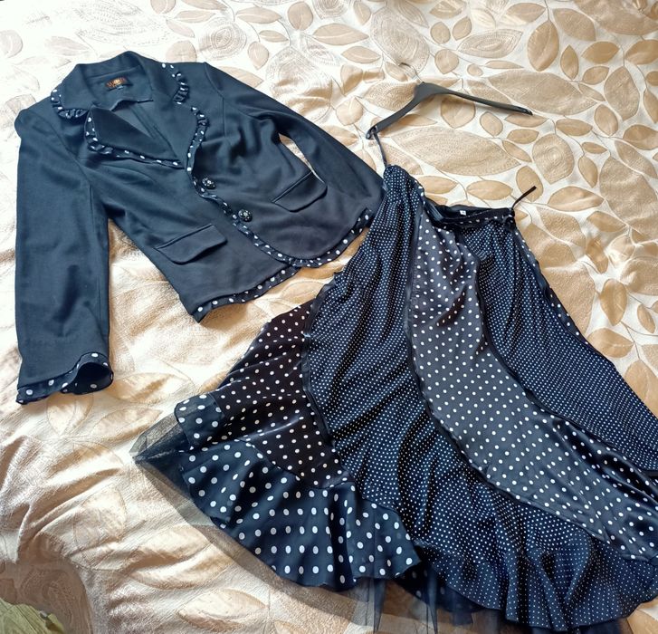 Продам платья и костюм двойка.