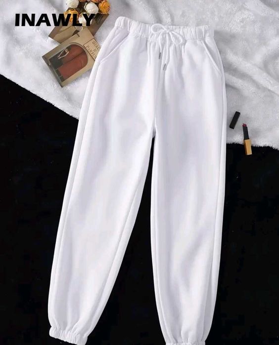 твърди, спортни панталони с връзки