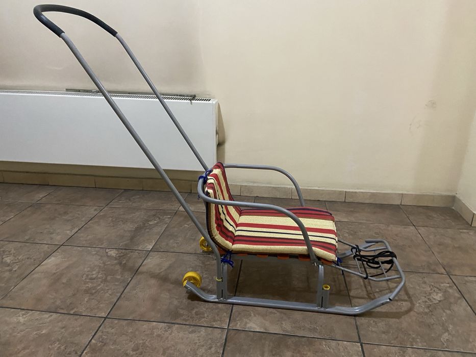 Санки с сиденьем и ручкой