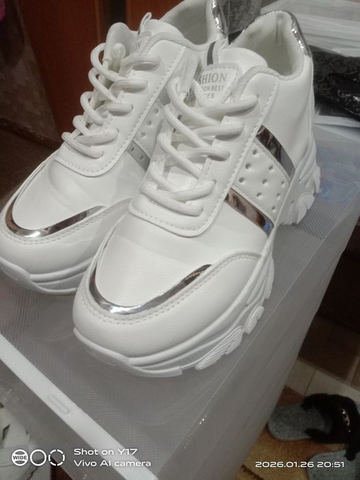 Кроссовки летние