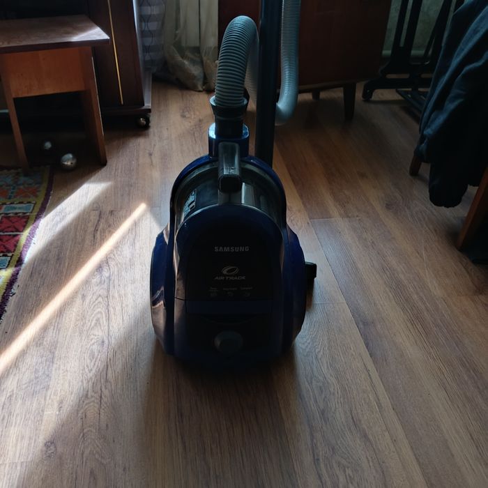 Продам рабочий пылесос Самсунг