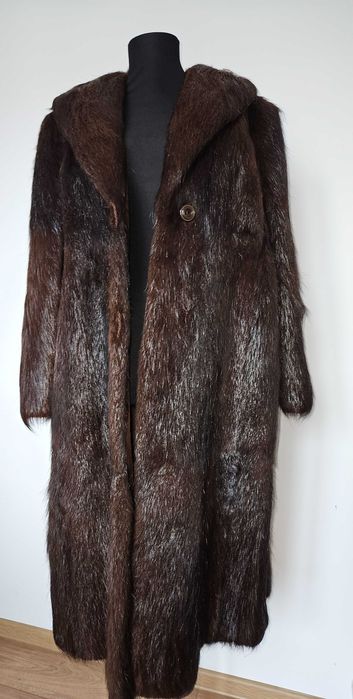 Haina blana nutrie, lunga