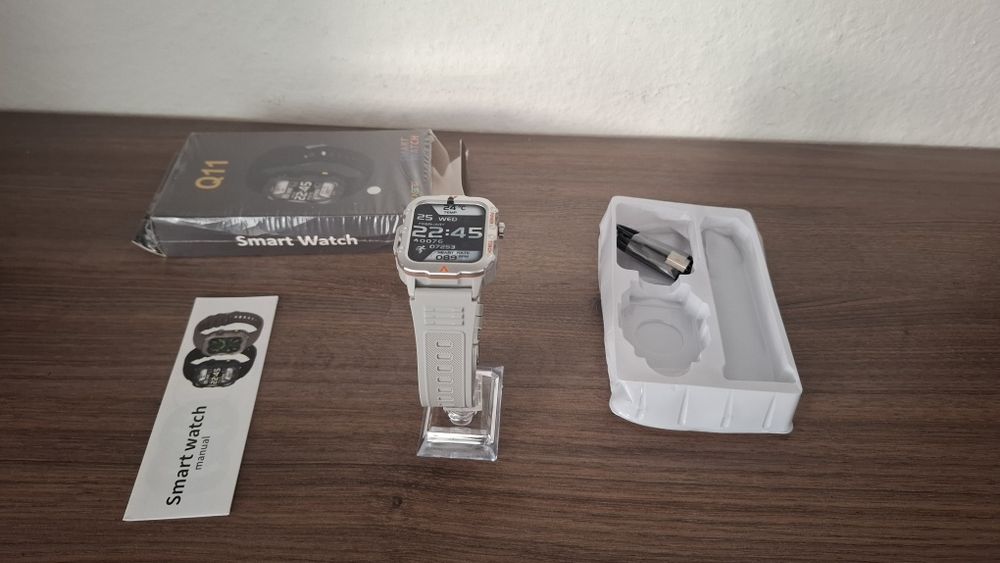 Смарт часовник Laxasfit Q11 сив цвят.