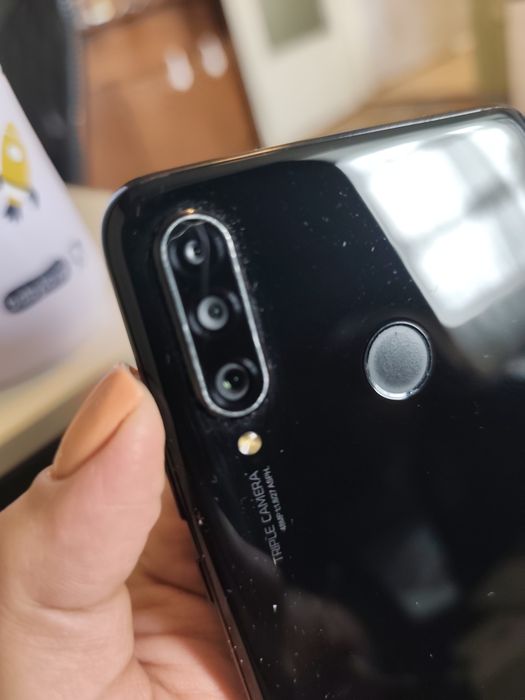 Продавам телефон Huawei P30 lite