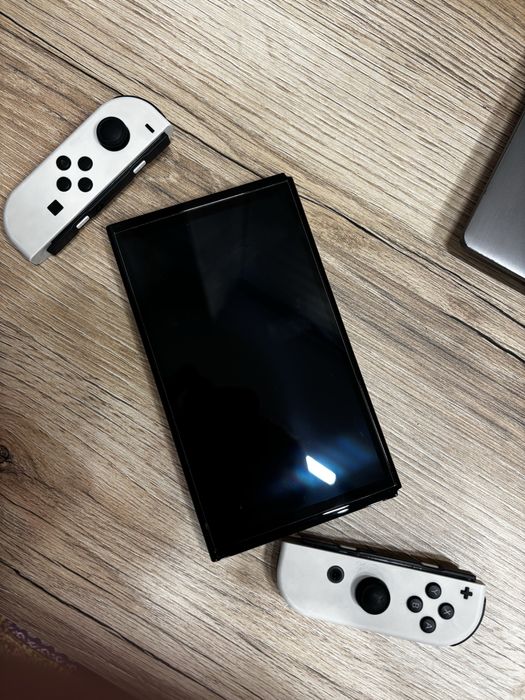 Игровая приставка Nintendo Switch OLED белый