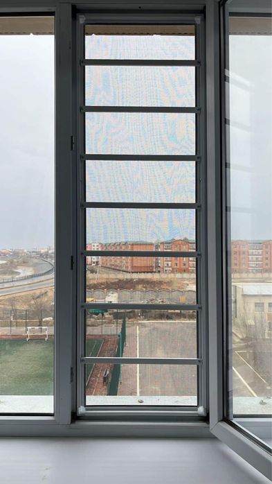 Москитная сетка  . Маскитная сетка . Ремонт окон .