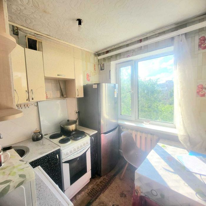 Продам 3 комнатную 4 микрорайон