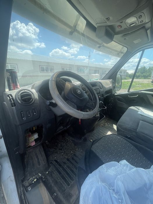 Dezmembrez sau vand renault master