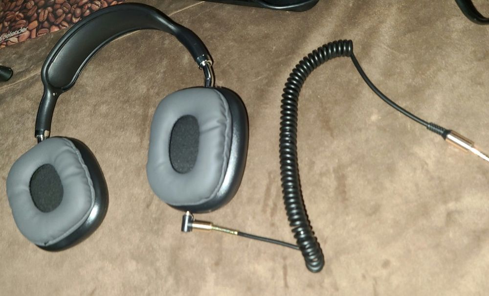 P9 quloqchinlari (наушник) sotiladi.