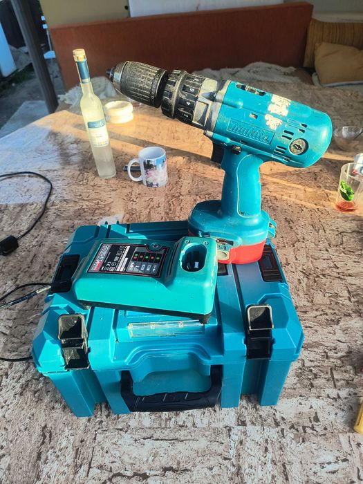 Винтоверт makita  ДС1804Т  18V 3000 mAH 54Wh