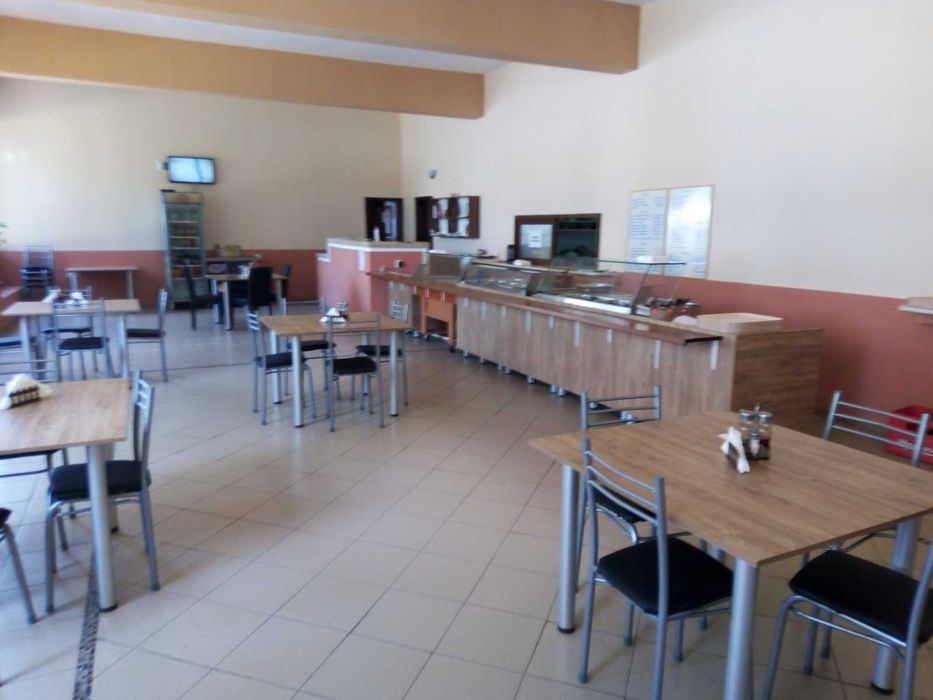 Пълно оборудване за заведение за бързо хранене.