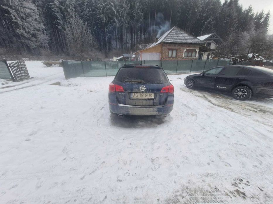 Vând Opel Astra J