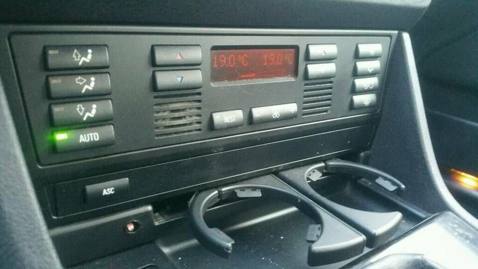 Cup Holder BMW E39 поставка за чаши БМВ