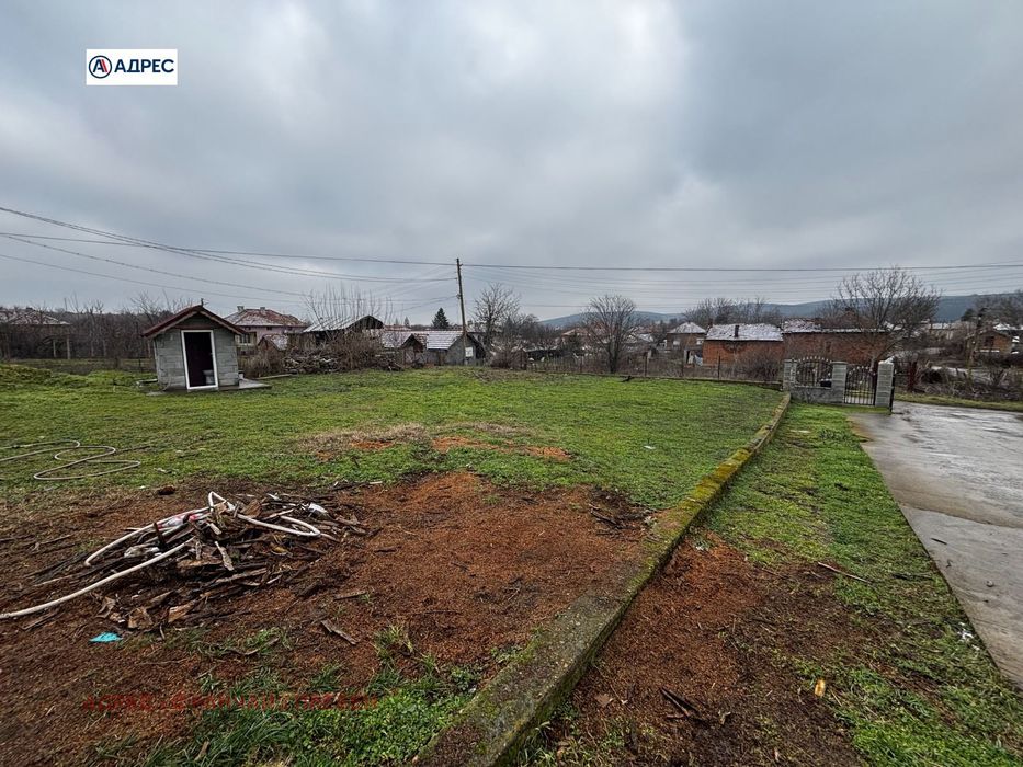 Къща в Плевен, област-с.Комарево площ 100 цена 85000