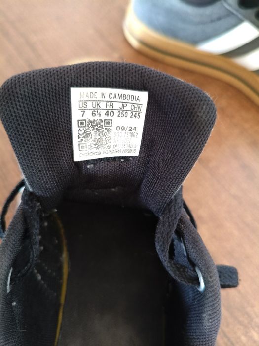 Кроссовки фирмы Adidas