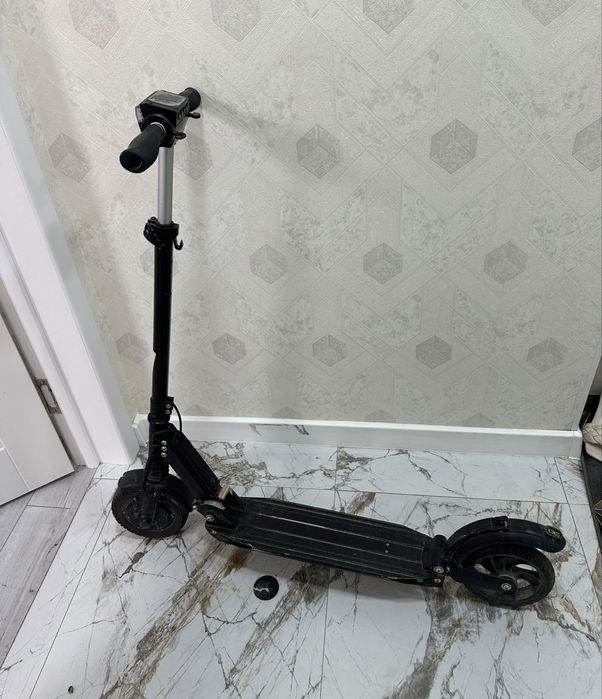 Продам электросамокат, требуется замена аккумулятора