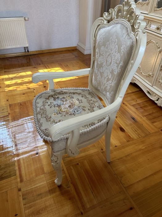 Срочно продаю раскладной стол и стулья