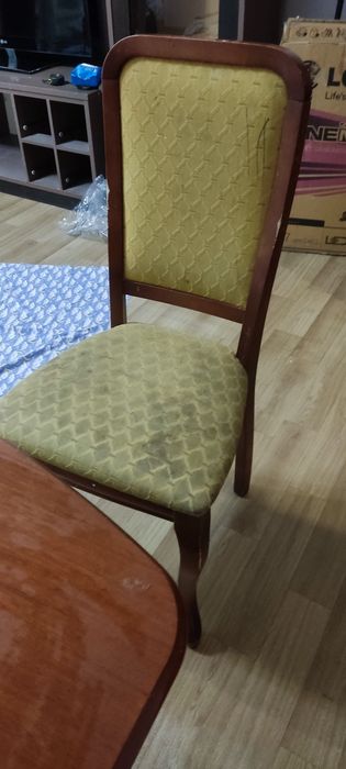 Стол и  стулья  б/у