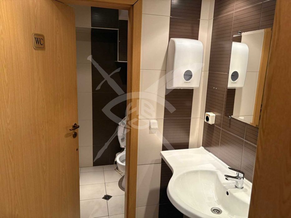 Продава се Заведение в Бургас, Изгрев - 220 кв.м за 205 €/кв.м - Снимка #8