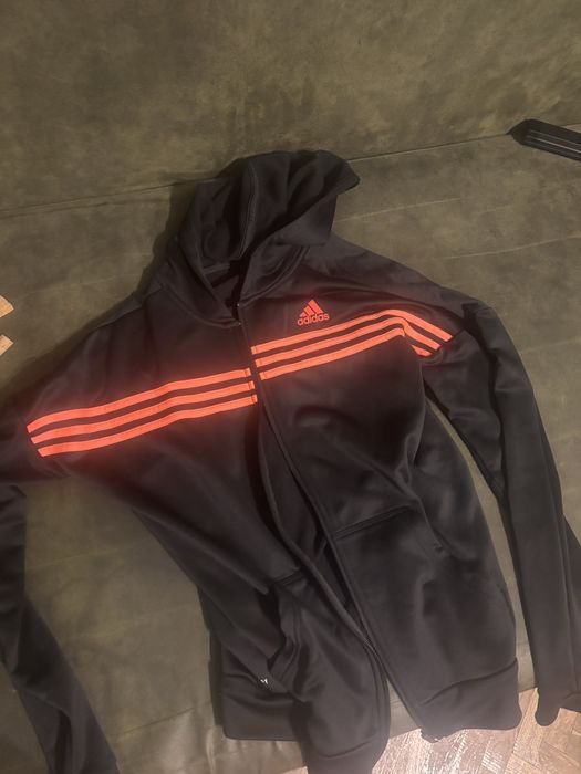 bluza adidas neagra cu portocaliu