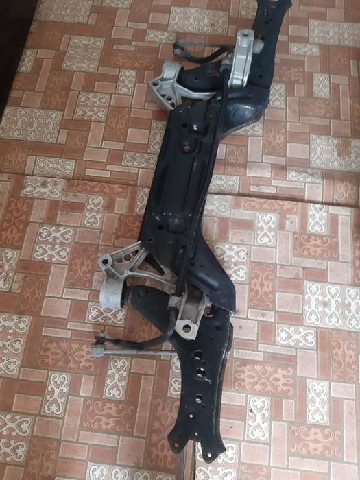 Преден мост Golf 4 и носачи без грам ръжда напълно здрав