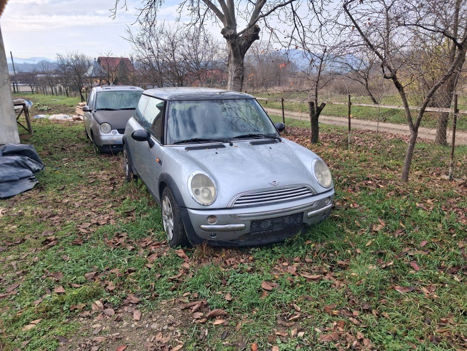Dezmembrez mini cooper r50