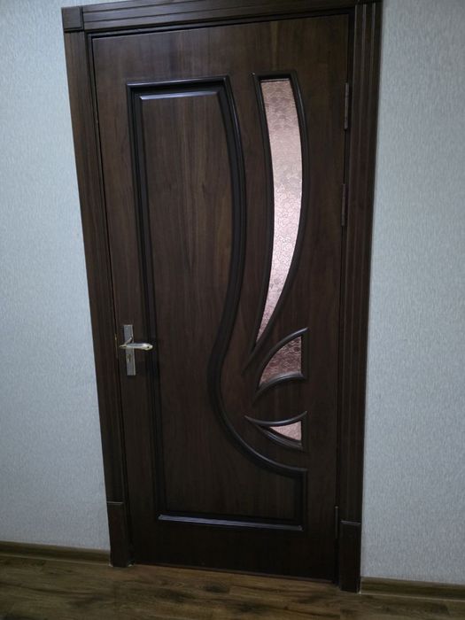 двери из материала шпон в хорошем состоянии