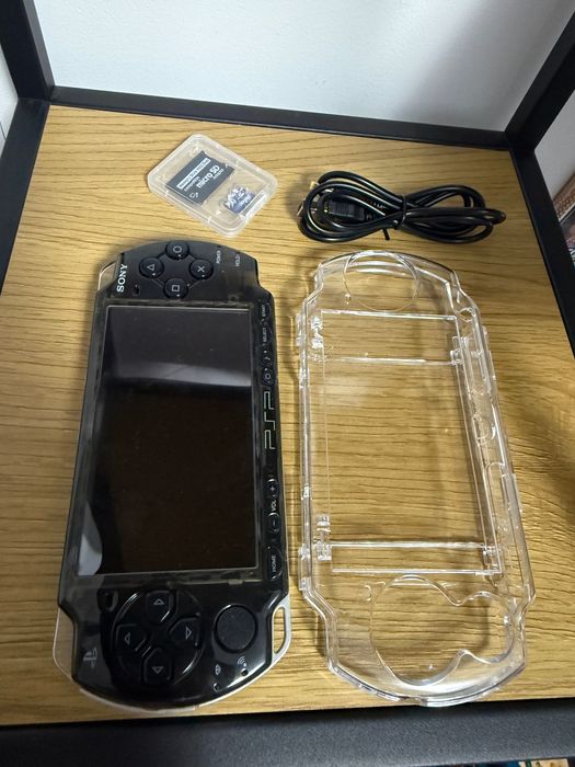 PSP 2000 modat cu ARK-4 – peste 200 de jocuri incluse