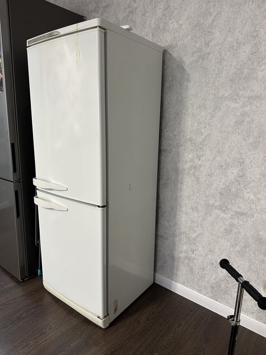 Продам Холодильник б/у. 15.000тг