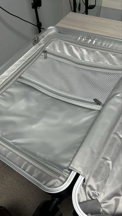 Чемодан для ручной клади