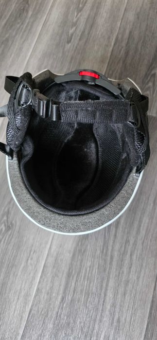 Шлем лыжный в отличном состоянии